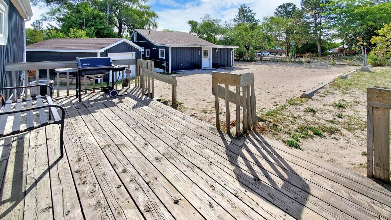 Main Beach River Retreat - Wasaga Beach 1 - Main Strip - 93 Mosley St Luaran gambar