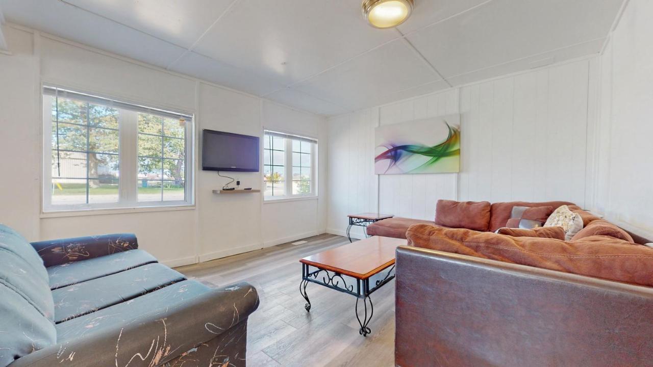 Main Beach River Retreat - Wasaga Beach 1 - Main Strip - 93 Mosley St Luaran gambar