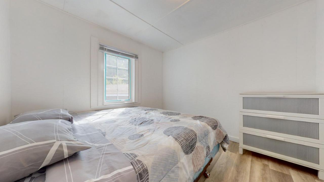 Main Beach River Retreat - Wasaga Beach 1 - Main Strip - 93 Mosley St Luaran gambar