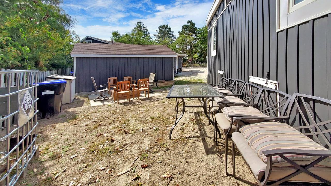 Main Beach River Retreat - Wasaga Beach 1 - Main Strip - 93 Mosley St Luaran gambar